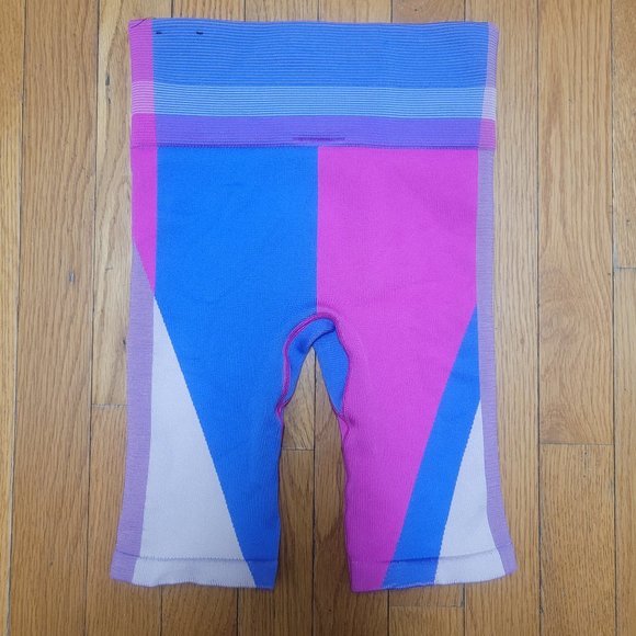 Nike Colorful Icon Clash Seamless Bike Shorts dri-fit size small EUC - Picture 2 of 3